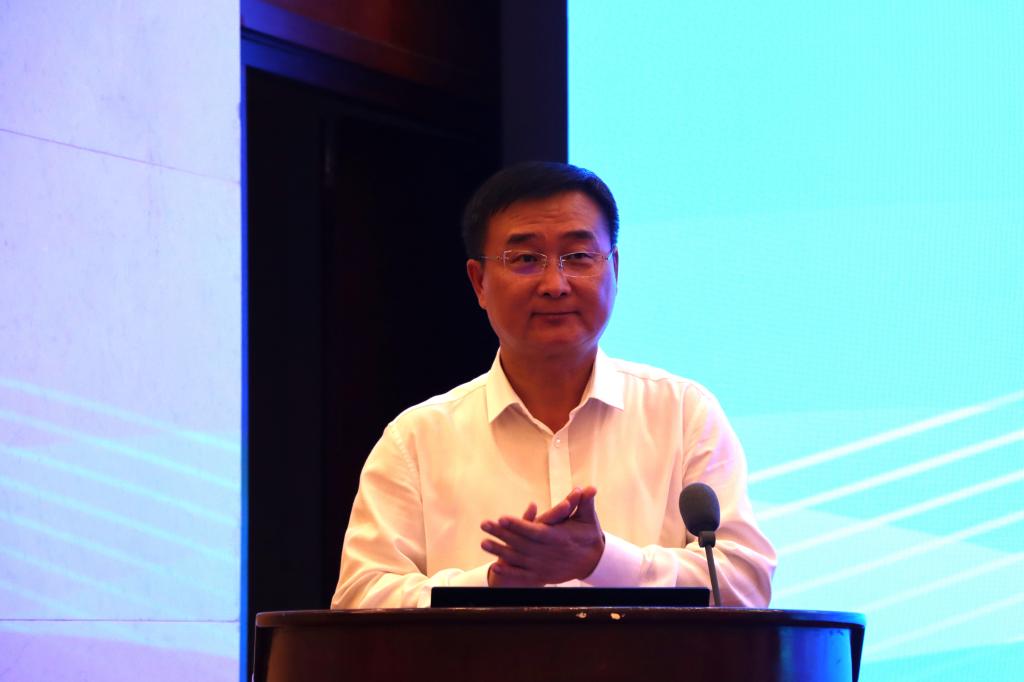 研究中心第一次会议4.JPG
